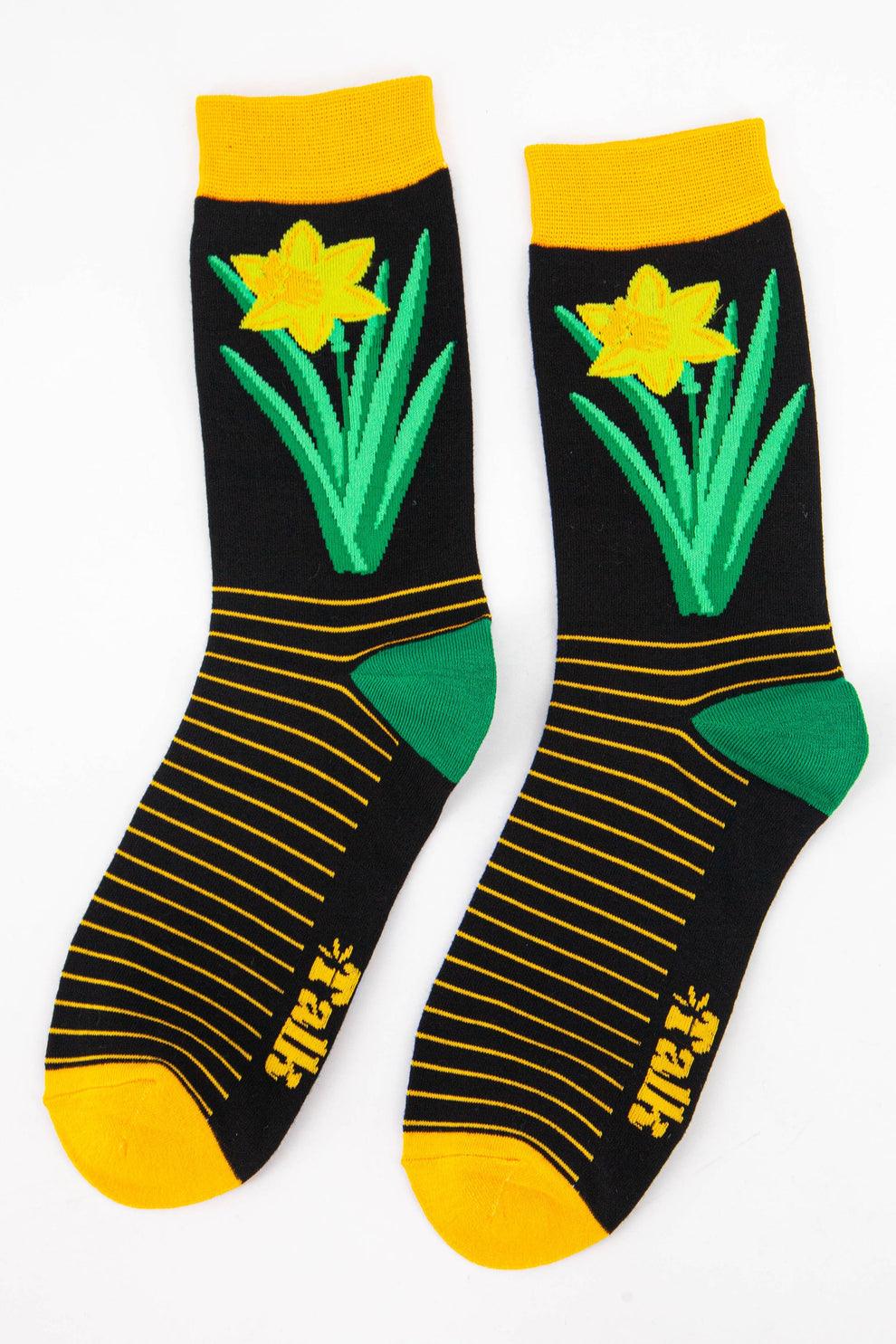 Men's Welsh Daffodil Print Bamboo Socks Flat