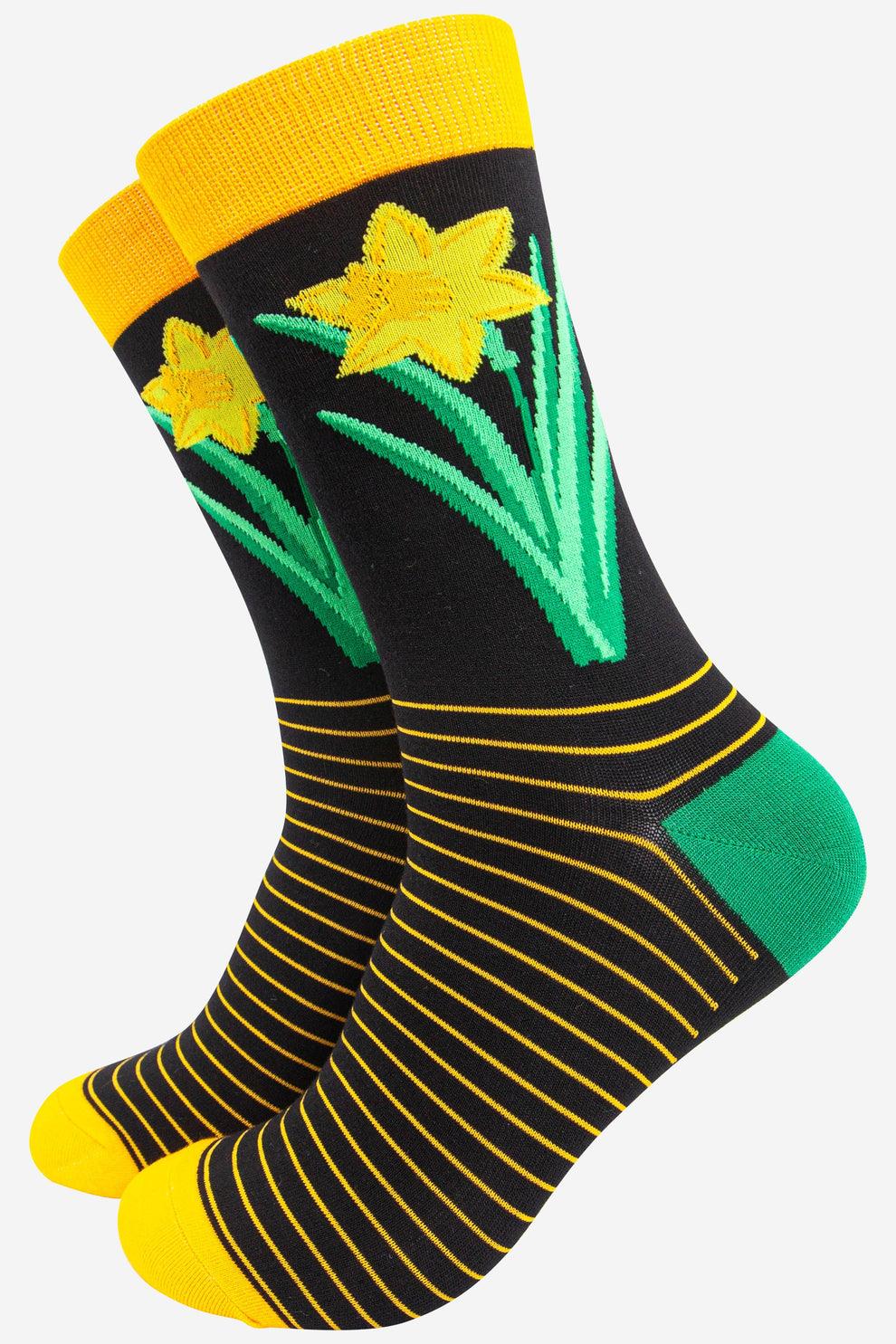 Men's Welsh Daffodil Print Bamboo Socks - Floral Print